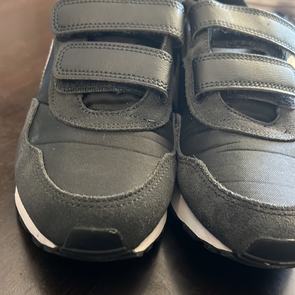 Kids Nikes - Picture 7 of 9